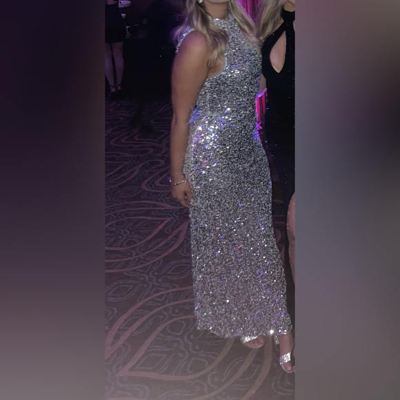 Deluc Nucci Sequin Gown in M - Picture 5 of 6